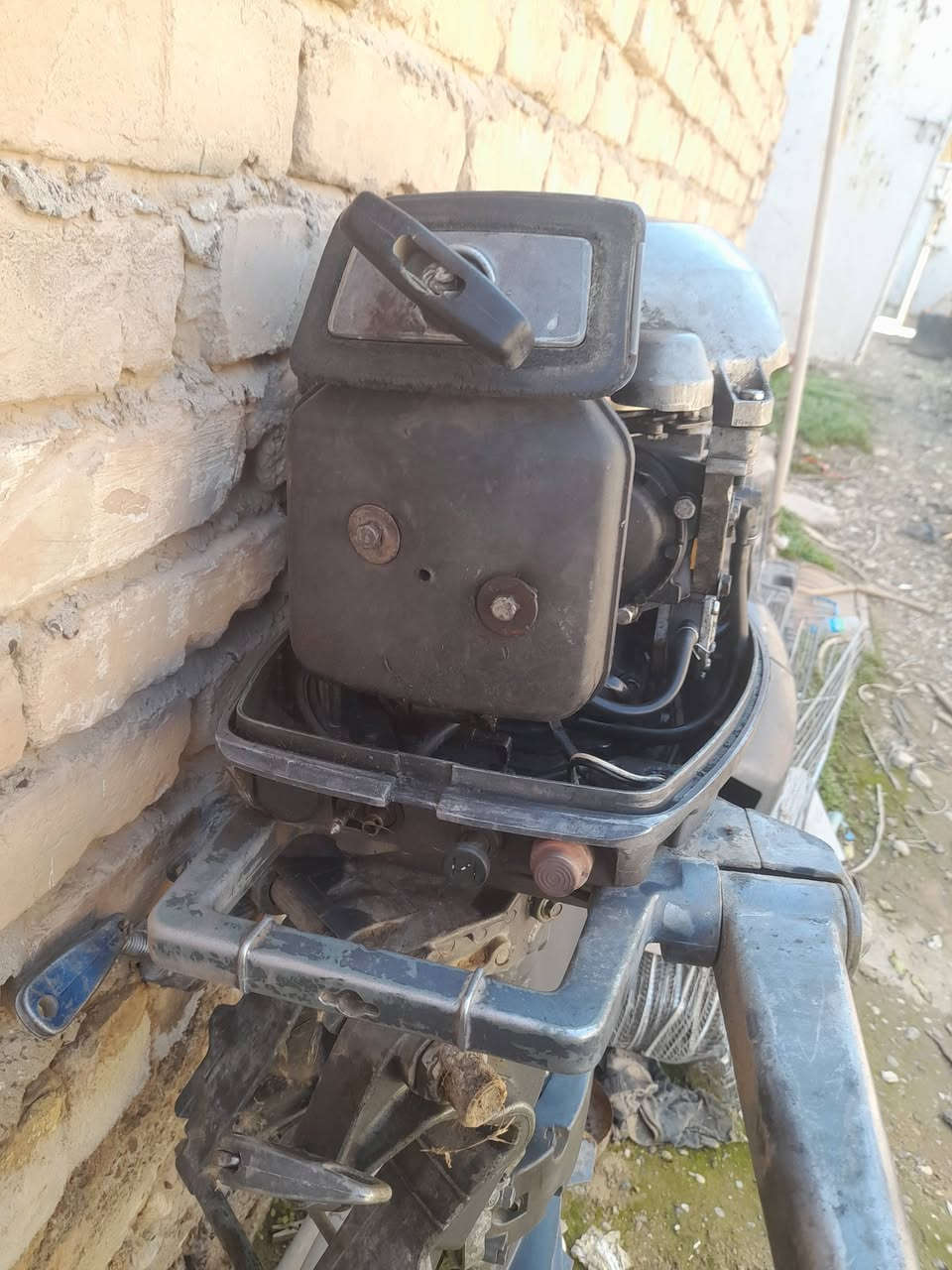 السلام عليكم
مكينه ٣٠ ياماها 
شفت طويل 
مفتوحه كير ومحرك 
وبيها صوت بالمحرك
السعر  ٦٠٠  الف 
رقم الموبايل 
***********
