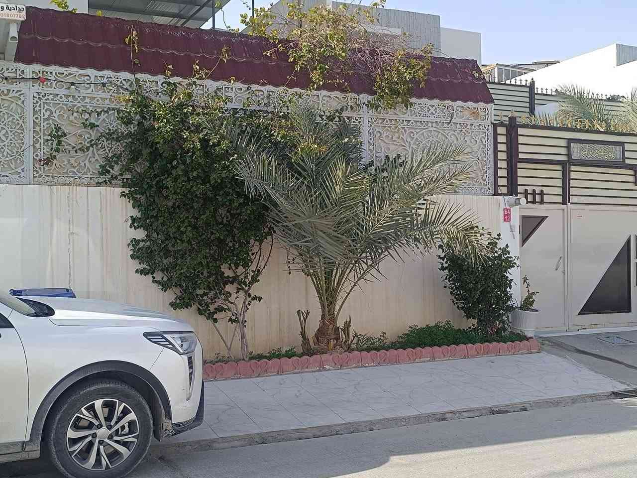 عرض خاص ومميز: دار للبيع في النجف الأشرف - قرية الغدير 2
📍 الموقع: محافظة النجف الأشرف، منطقة قرية الغدير 2
 🏡 المساحة: 200 متر مربع
🏠 الوصف:
*   طابقين درجة أولى
*   3 غرف نوم واسعة
*   5 حمامات
*   منورين
*   استقبال مفتوح على الصالة بطول 12 متر
* مطبخ كبير
*   حديقة جميلة
*   كراج للسيارة
✨ الدار جاهزة للسكن فوراً،
📞 للاستفسار والتواصل: ***********
