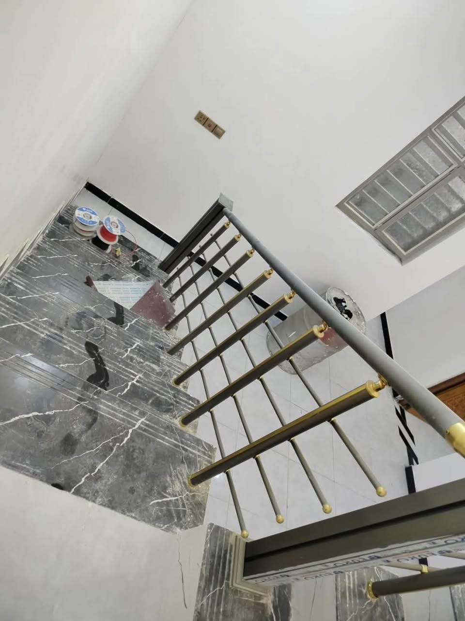 ◾️بيت للبيع المساحه 100م/ مربع 10*10 خريطة هندسية حديثة 2024
عنوان البيت ناصرية الاسكان الصناعي منطقة ال 3000 اللي جاي عن مدرسة الحرية
يتكون البيت من :
◾️غرفة نوم 4,50*3,50
◾️صالة4,25*4,50              ( *********** ) 
                                                للاستفسار☎️
◾️مطبخ 3,50*4
◾️ستقبال 5,50*3,50
◾️حمامات داخل وخارج 
البيت البناء طابوك 
◾️اساس وسقف كونكريت البيت شغل درجة اولى مرتب كلش حلو
◾️سيراميك
◾️بورسلين ثقيل 
◾️كهربائيات فول
-------------------
خدمات البيت فول
◾️ماء اسالة فول 
◾️كهرباء تيل باب البيت
◾️مولد ذهبي 
◾️شوارع تبليط باب البيت
◾️مدارس حكومية واهلية
 البيت ركن على شارعين الشارع مالته عرضه 20 متر وثالث بيت عن الشارع الحولي الرئيسي
