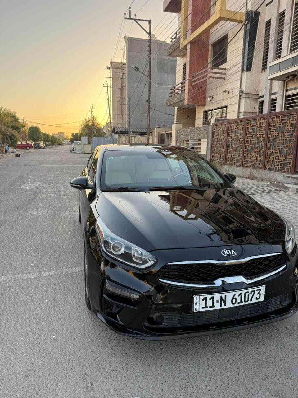 السلام عليكم عندي فورتي موديل 2020 وارد امريكي للبيع رقم بغداد بسمي بيها صبغ قطعتين بس جاملغ خلفي وبنيد بدون دواخل والسونار ناشره ماشيه 132 كيلو سياره خير من الله وجاهزه ان شاء الله مواصفاتها شاشه كاميرا خلفيه كشنات جلد بلادي تدفئه كشنات تحكم ستيرن مود درايف ( سبورت - نورمل - سمارت ) السياره عارضها ب 123 وبيها مجال جداً بسيط سونار السياره مكانها في بغداد حي الخضراء وهذا رقمي *********** ومتوفر واتس اب بغداد, العراق
