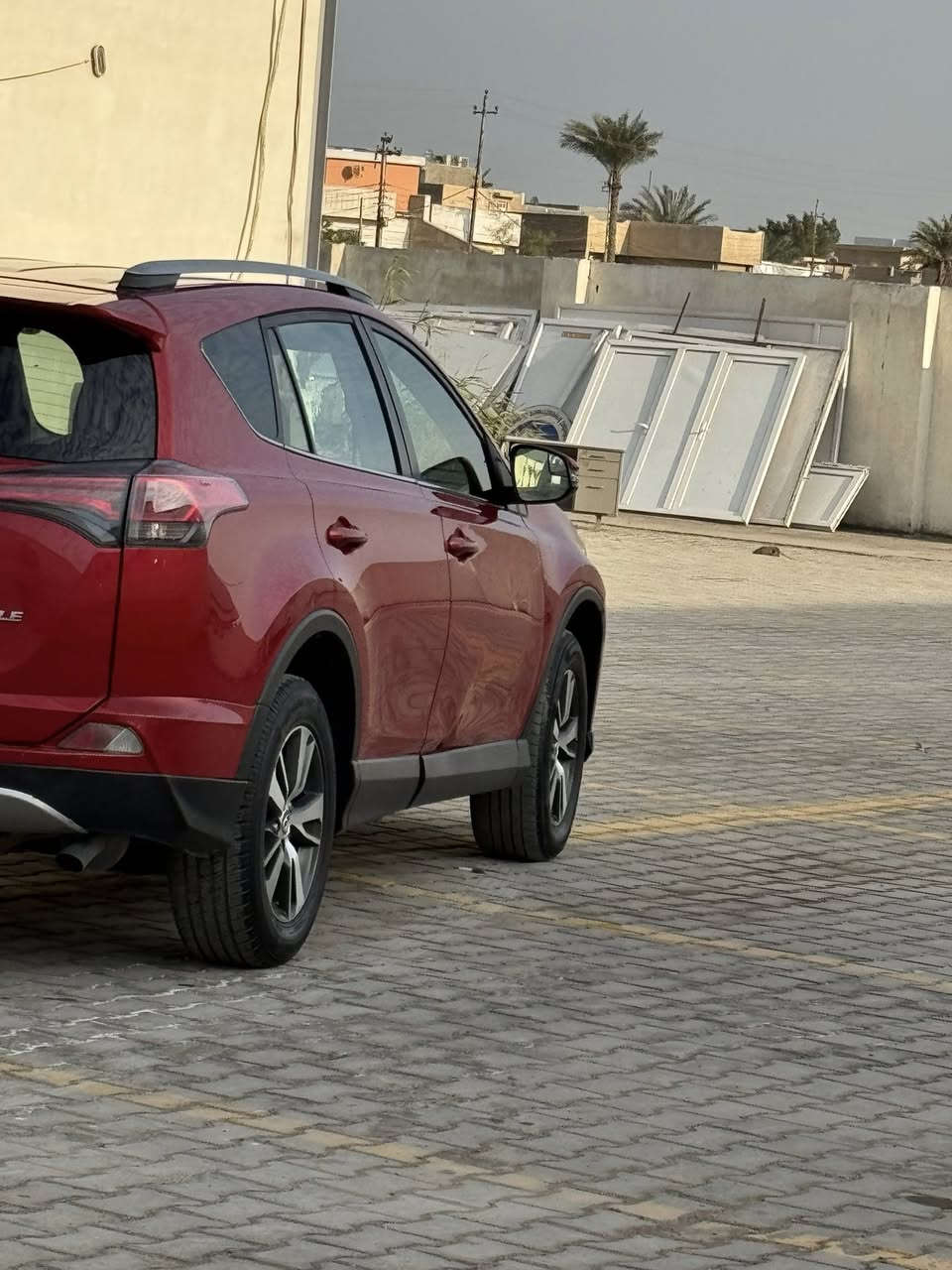 السلام عليكم . راف فور موديل 2017 فول مواصفات xle وارد امريكي حادثهة بنيد فقط بدون دواخل وبارد شبر بكصة القمارة مال تحميل ماشية 85 رقم اربيل باسمي هزة وسنوية كلها جديدة مواصفات سلايت شاشة كامرا صندوك كهرباء داخل بيج تبريد بيانو .اخوان سيارة جاهزة من كلشي كير مكينة تبريد صدر مابيها اي نقص السعر 155 وبيهة مجال بسيط مكاني بغداد العامرية ‭0780 545 2103‬
