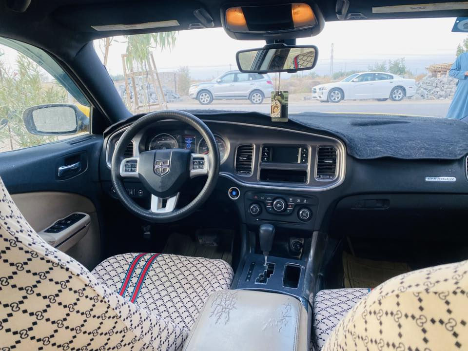 سلام عليكم شارجر 2012مرمز 2013 الرقم بصره اجره مصفره هيئه السعر 105 وبيه مجال بصيط الضربه بجم جيهت العبري وبيه ضربه من الخلف الجاملغات الخلفيه بيهن تعمير مكان السياره ناصريه سوق الشيوخ الطار رقم التلفون ***********
