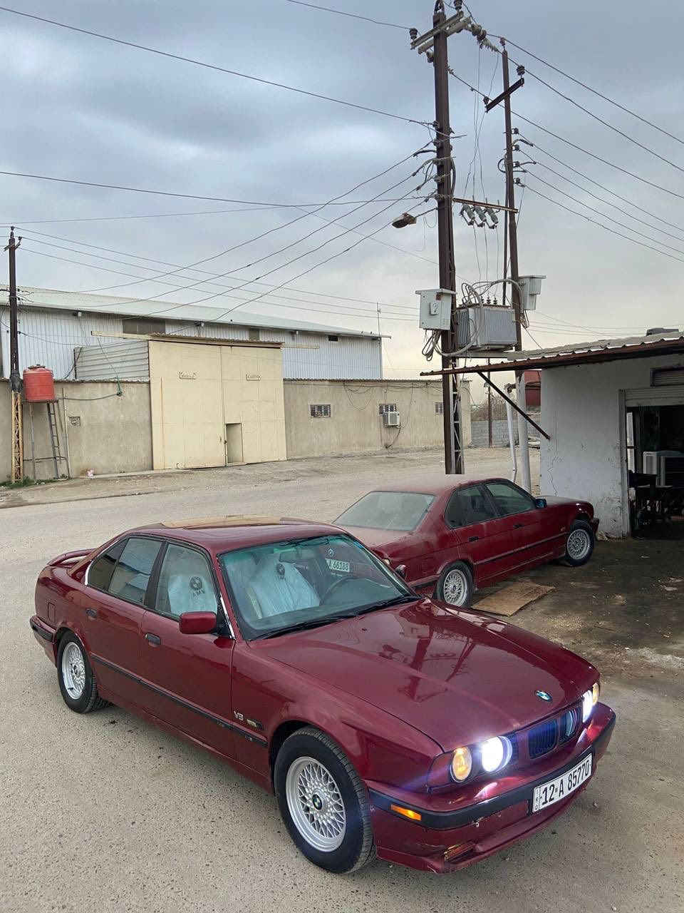 السلام عليكم اخوتي 
بيع سريع انشاء الله 
بي ام موديل 93
مكينة 540i v8 اصل وفصل بليت وباب
مكينة جديده بالجيس مال حاويه 
اكسل رياضي 
غرفه جديده من غير الكشنات
دبل جكمجة
دبل ايرباك 
دركة مال x5
بجم عريض 
مكاني بابل 
سعرها 60 وبيها مجال 
***********
