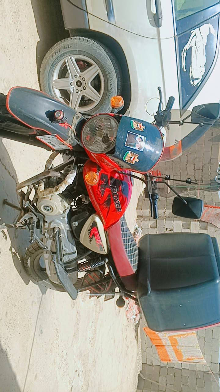 سلام عليكم بوكسر 19داخله عل20وراق دراجه حلوه ومرتبه بيه بس شغله برقي مسحوك بل مكينه السعر 860وبيه مجال حك الجيه الرقم***********
