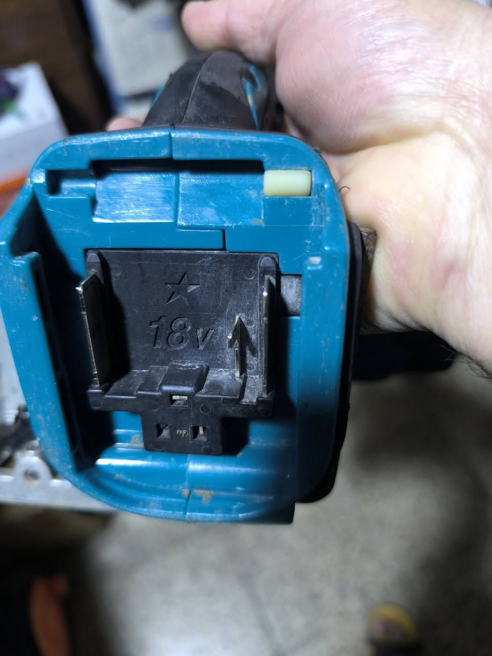 منشار قرصي  نجاري ماكيتا اصلي مستخدم مستخدم وشغال ومابي اي خلل .... تواصل خاص او واتساب ***********
