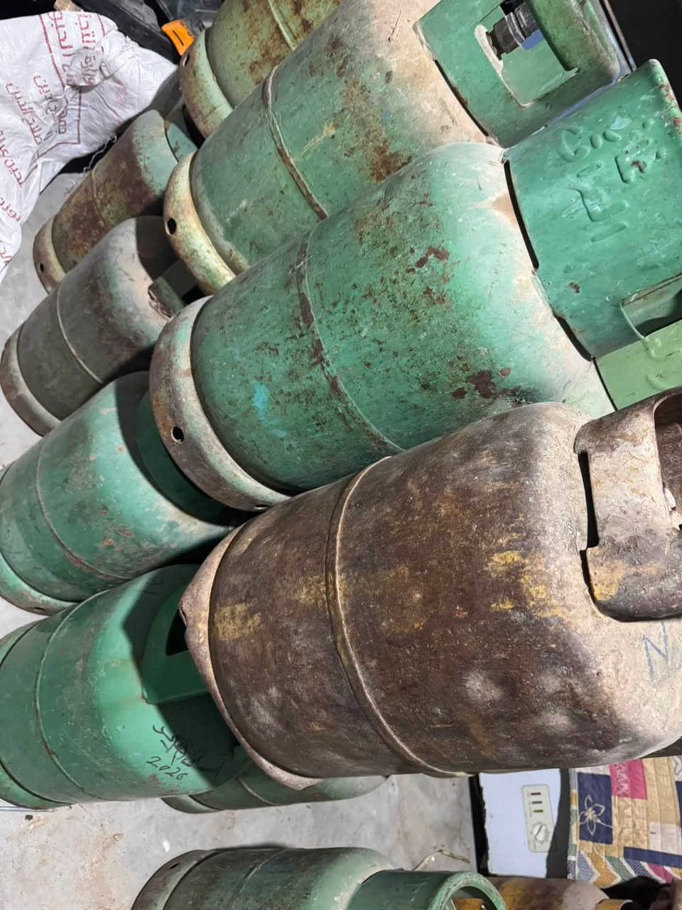 سلام عليكم قناني للبيع العدد60 عراقي اصلي السعر55
للستفسار الاتصال***********

