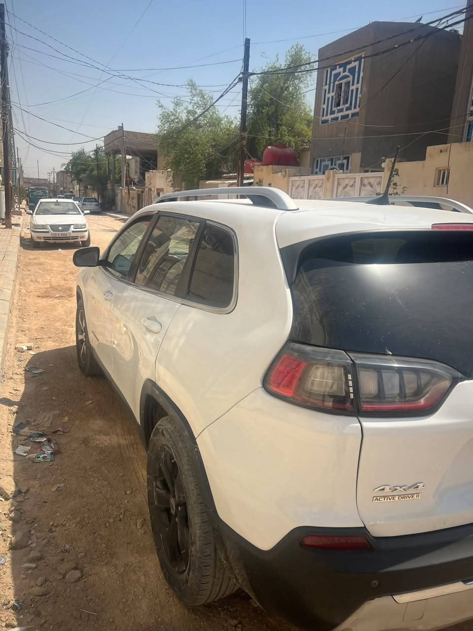 للبيع جيب شيروكي فول مواصفات محرك 6 سلندر
تبريد قطعتين
كير محرك جديد
سيار جديده 
رقم بغداد
السعر 155 وبيها مجال 
رقم الموبايل *********** النجف, العراق
