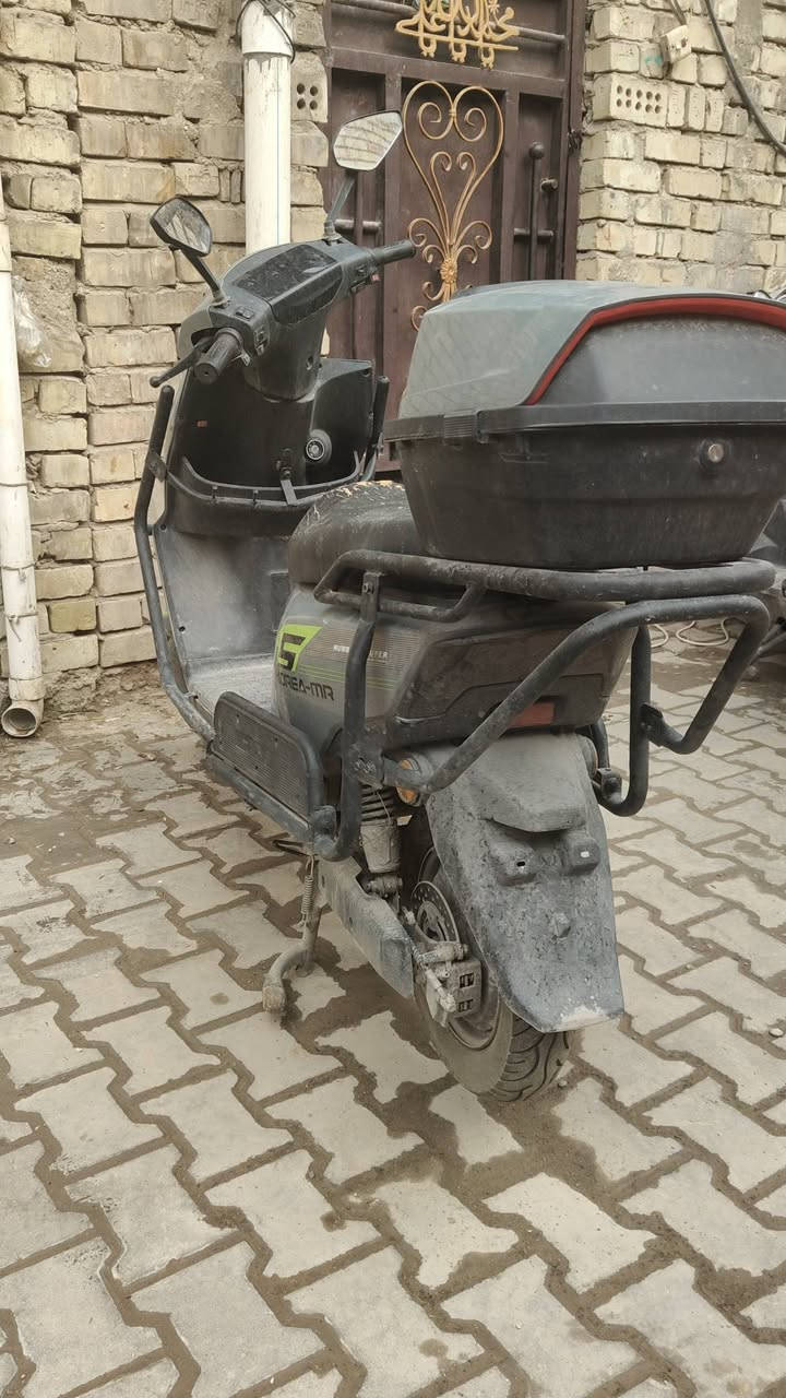 السلام عليكم
دراجة شحن 6 بطاريات 

الدراجة بطارياتهه نص عمر 

العنبار مال بريك الخلفي عاطل بيهه كون يتبدل 

وكشرهه وشكلهه كله مبين بالصور 

سعرهه 300

مكاني الشعلة 

***********
