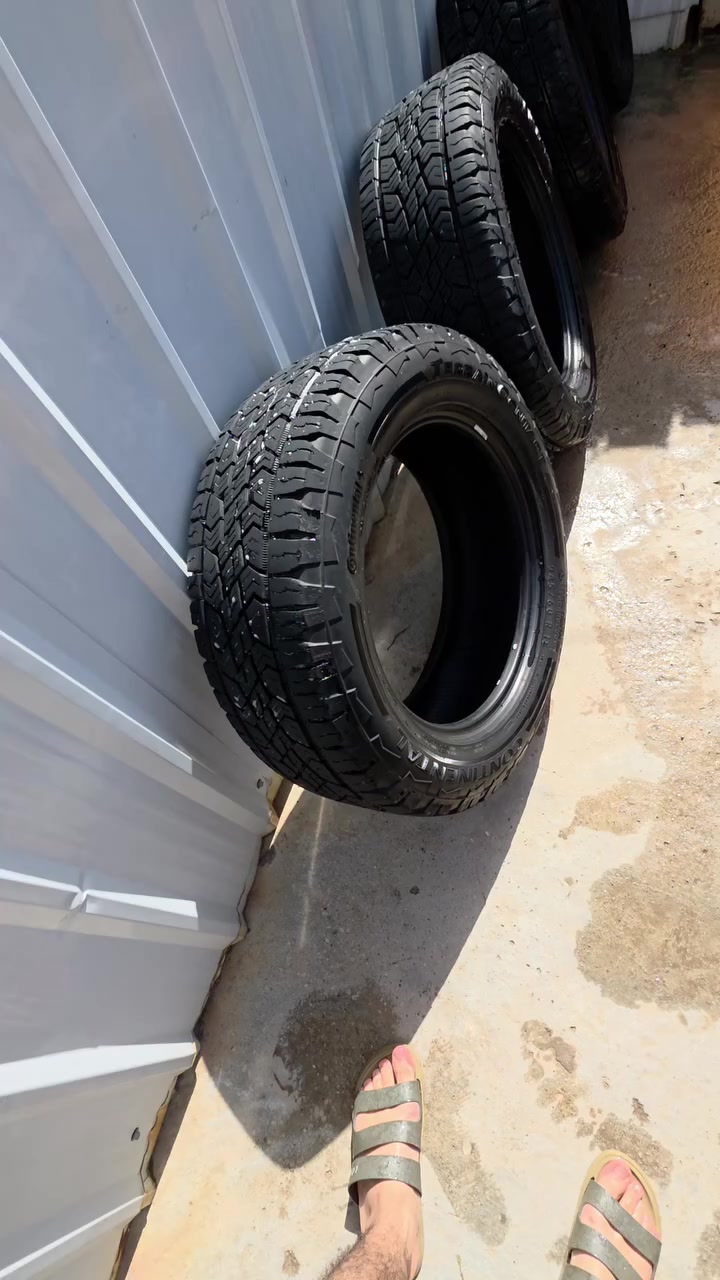 سلام عليكم
تايرات كيا تلورايد 
حجم 245/60/18
فئة X pro
اصلي مال الشركة 
تاريخ الإنتاج 2023
نضافة 90 %
بنجر ولاحد مابيهن 
السعر 275 تخم كامل 
بغداد  ***********
        .***********
