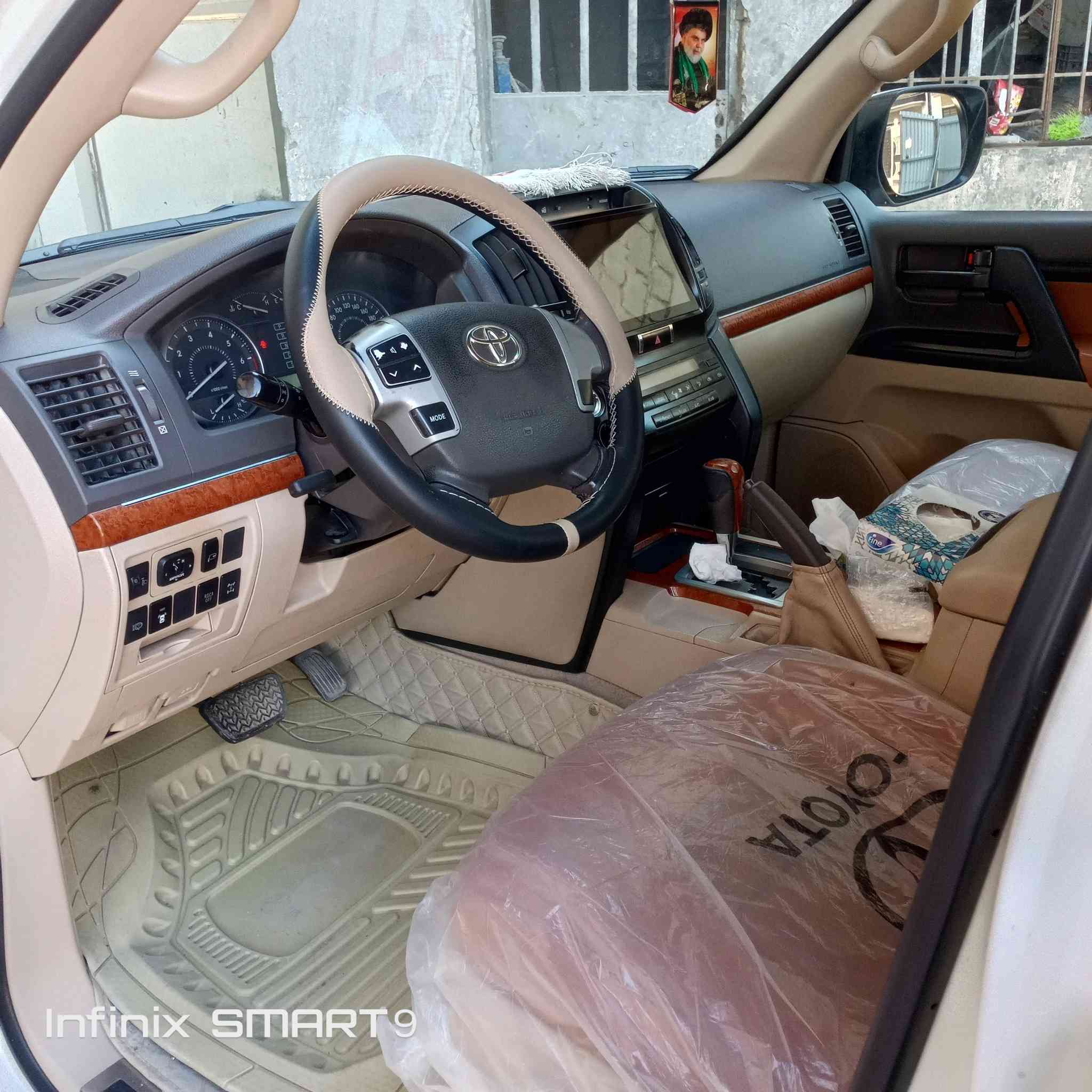 لاندكروزر 12 للبيع فقط رقم بغداد نكليزي بسمي تحويل ثاني يوم محرك 6سلندر فور ويل كرسي كهربائي كشنات جلد داخل صاج ملكي تركه صاج كامره خلفيه ثلاجه في التجوه تحكمات ستيرن بصمه بيبان لايت زنون بلدي مري قلاب عنده لبك مري شفط عنده القفل ولفتح جام يصعد وينزل عنده القفل سبعه راكب تبريد 3قطع مكينه+كير+صدر مكفول سياره مابيها اي نقص ادامه جديدة بيها صبغ باب السايق فقط وبارد شبر واحد السعر 35الف يعني 3شدات ونصف مكان السياره بغداد حي الجوادين رقم الهاتف ***********
