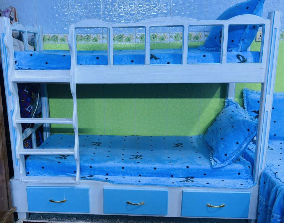 السلام عليكم للبيع سرير طابقين نجاره نضيف جدآ السعر125000للاستفسار***********
