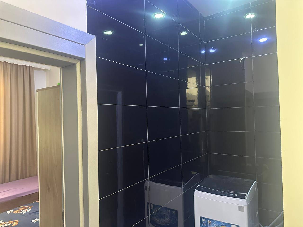 مشتمل البيع حي الضباط الثانيه شارع ٦م طابق واحد غرفتين وصاله ومطبخ ستقبال كراج صحيات المساحه ١٣٠م شغل درجة أولى سنه البناء ٢٠٢٤ للستفسار ***********
