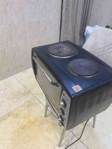 اوفن الكبير الاصلي فرن وطباخ 2 شغالات نضيف السعر 50 وبي مجال مكاني بصره ياسين خريبط هاذ رقمي ***********
