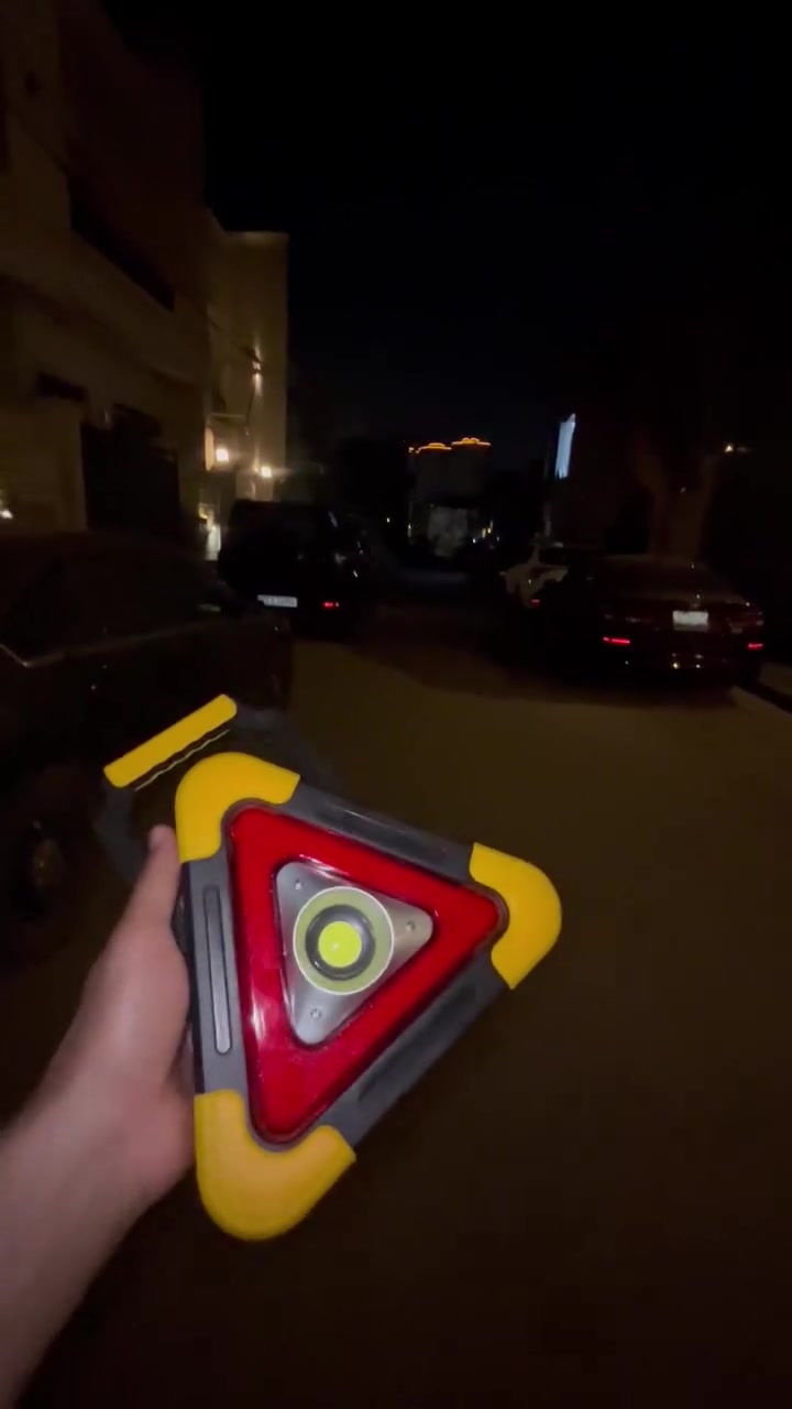 أمانك أولًا… أينما كنت 🚨

كشاف التحذير المثلث LED يمنحك إنارة قوية وتنبيه واضح في حالات الطوارئ.

500 لومن قوة إضاءة مع أوضاع تحذير حمراء لسلامتك على الطريق.

يعمل بالطاقة الشمسية وUSB – جاهز دائمًا بدون قلق.
مثالي للسيارة، الرحلات، وأوقات انقطاع الكهرباء.
قطعة ضرورية لا غنى عنها في كل سيارة 🔦
للحجز والاستفسار واتساب 
***********
توصيل كل المحافظات
