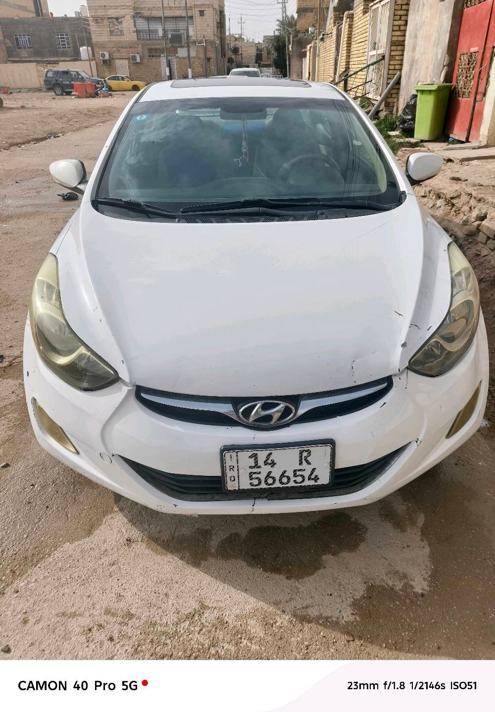 سيارتي هيونداي النترا 2014 للبيع، اللون أبيض ومعروفة بمتانتها وكفاءتها في استهلاك الوقود. تحتوي السيارة على بعض الخدوش والصدمات الطفيفة كما هو موضح في الصور. الداخل نظيف ومصان بشكل جيد مع مقاعد مريحة ومكيف هواء فعال.