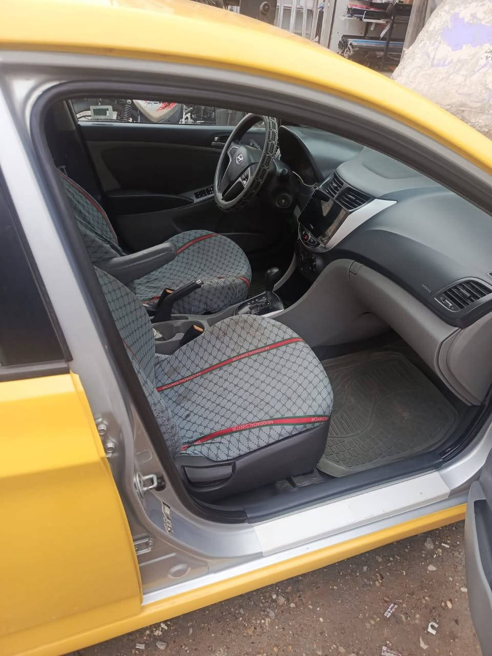 السلام عليكم اكسنت موديل 2015 بدون حادث فقط حالوب السيارة جاهزة من كلشي السعر  89 وبيهه مجال بسيط رقم الهاتف ***********
