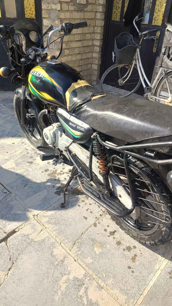 دراجه بوكسر موديل 2022 أوراق كامله عوزها ترتيب قليل 
سعر 600 استفسار أكثر الاتصال على الرقم 
***********
