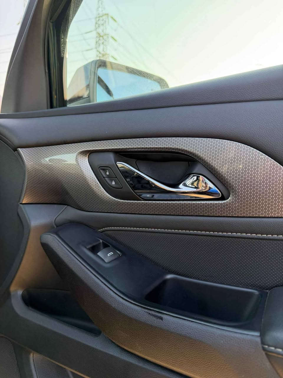 سلام عليكم 
شوفرليت ترافرس مديل 23 سيارة برايمر فول للاخير رادارات اماميه وخلفيه حساسات توقف ذاتي تدفئه بالكشنات كشنات منفصلة كشنات كهربائية صندوق كهربائي اربع بصمات 7 راكب  مكينه 3600 ماشيه 96 كيلو كامرت 5 قاصه للاخير السيارة ماعدى فتحت سقف مابيها
حادثها نفس ماموضح بالصورة الجاملغ والباب الخلفي الباب مبدل ومصبوغ 
سعرها 287 وبيها مجال بسيط
مكاني البصرة للاستفسار:

***********
*********** البصرة, العراق
