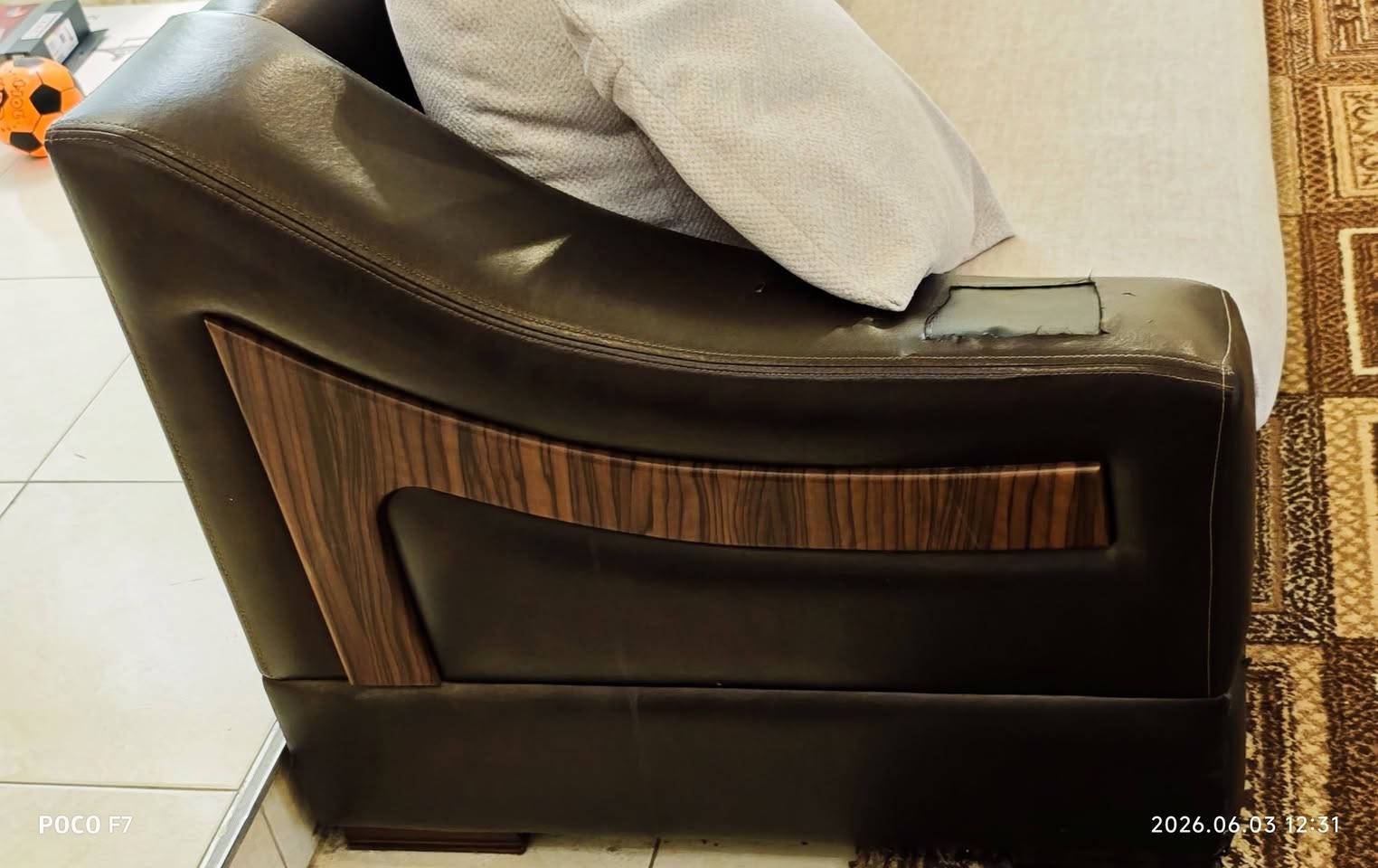 طخم قنفات زاوية مستعمل نظيف .. اربيل .. للاستفسار الاتصال على الرقم ***********
