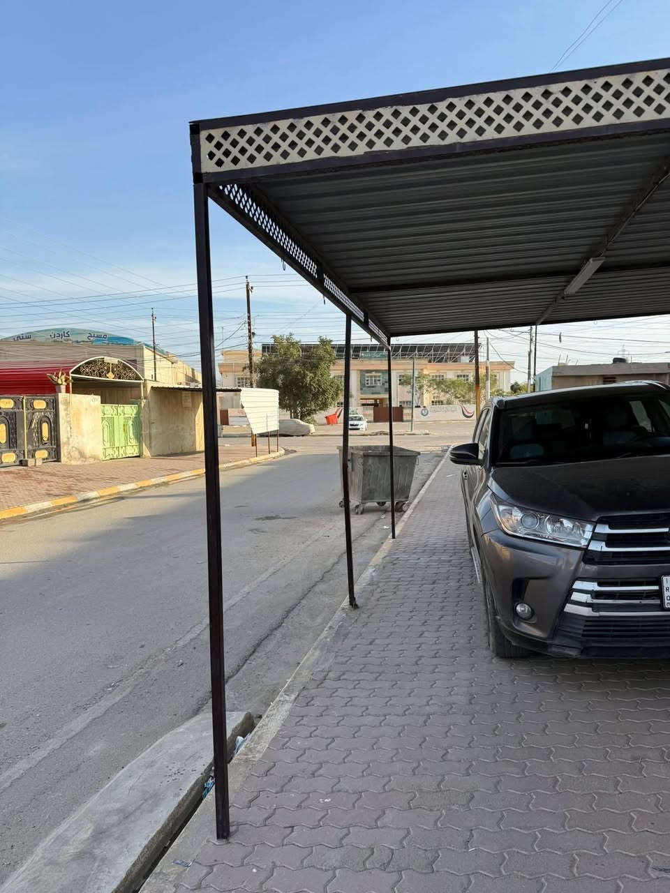 دار للبيع المساحة 205 متر الواجهه 10 طابقين 4 غرف نوم موقع مميز شارع 20 متر حي الزهور مقابيل مطعم كاردن ستي يباع موثث 6 سبالت  السعر 250 وبي مجال 
للاستفسار الاتصال على الرقم( *********** )
