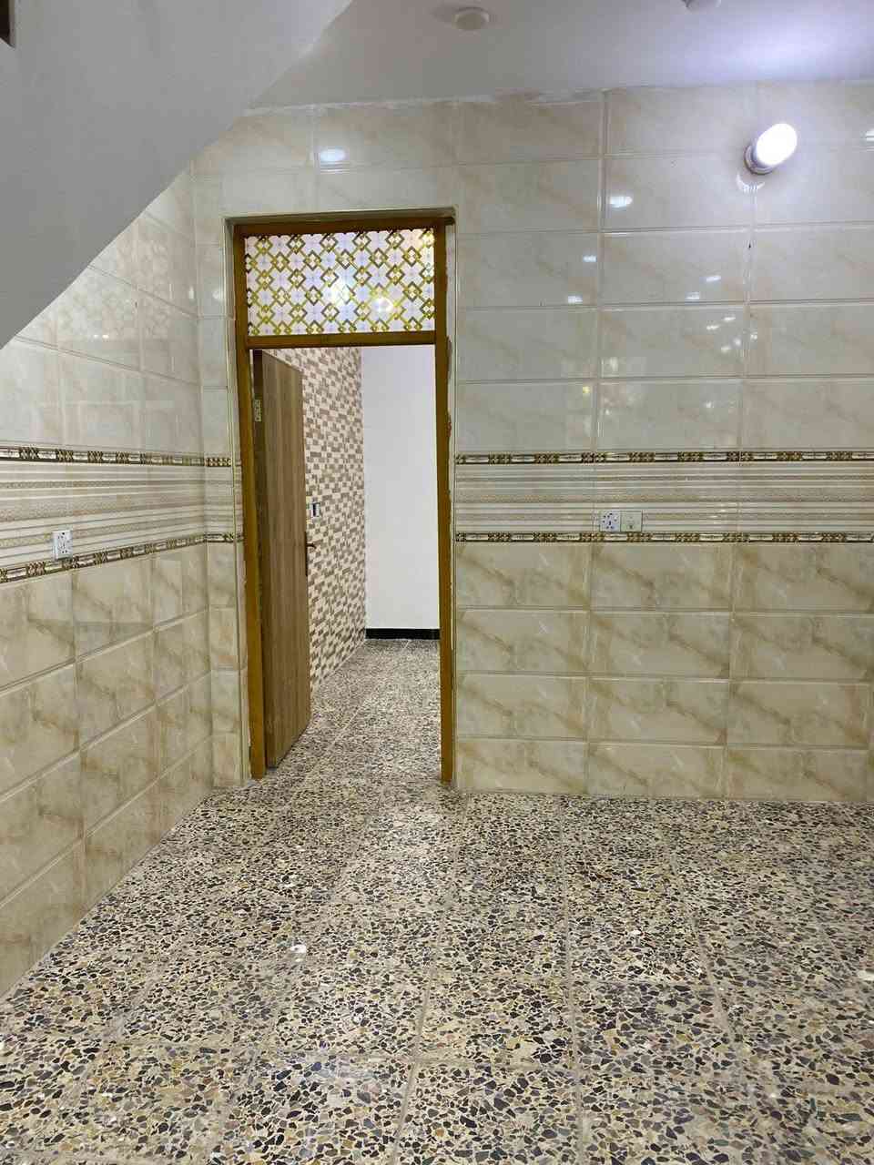 السلام عليكم
@دار للبيع سعر ٨٥ وبي مجال بسيط
المساحه 150 متر الواجهه 6 ونزال 25
عقد زراعي ١١٧ بناء طابوك جمهوري
المكان بغداد بوب شام زراعي بيت ضيفان 
البيت قاط ونص يحتوي على ستقبال و مطبخ وصحيات غرف نوم العدد 2 

خدمات كامله 

الاستفسار على👇
***********
***********
