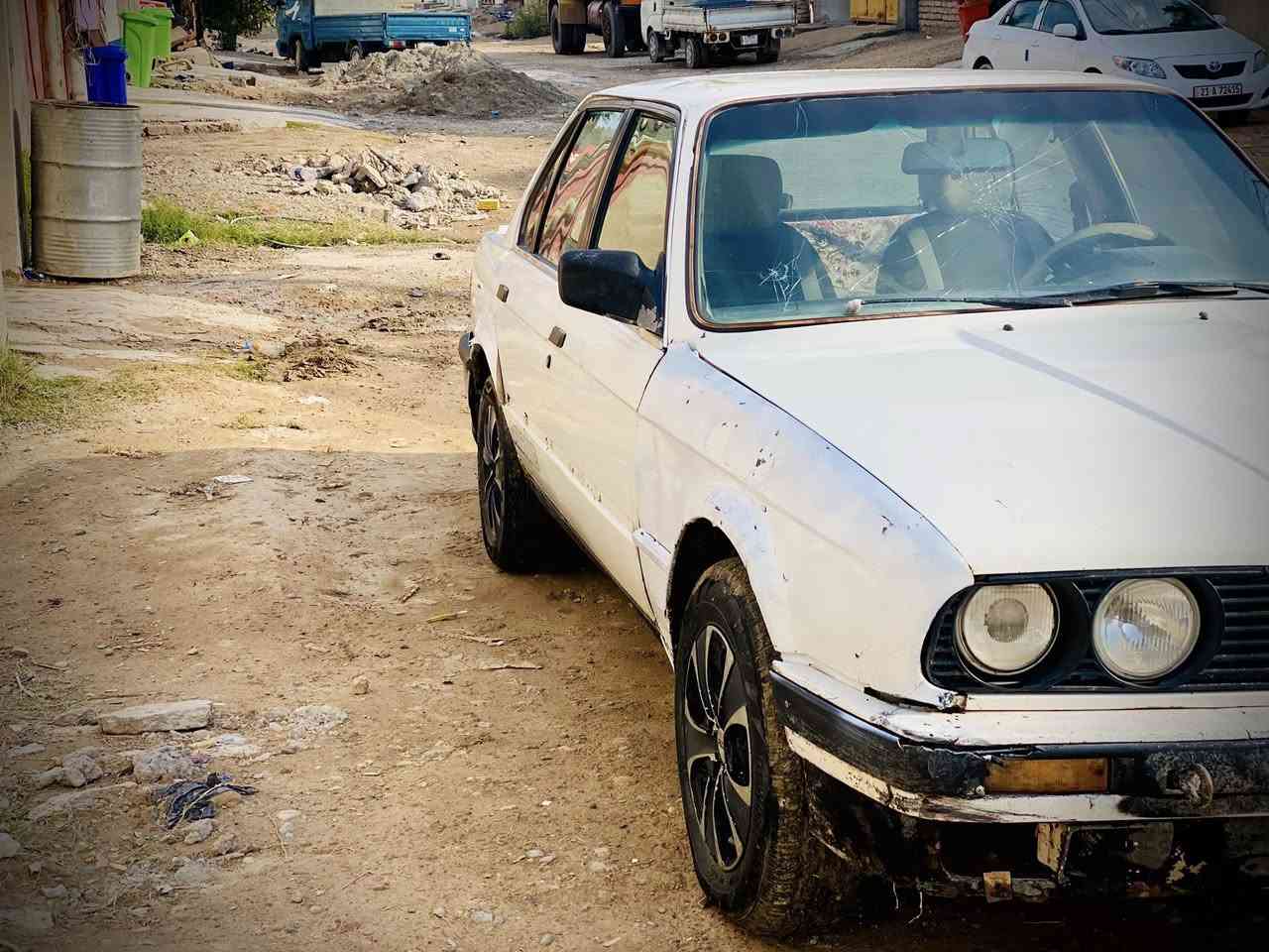 بي ام زعرة 
موديل 92. اربعة سلندر 
كير عادي. محرك فول + كير فول 
تخم تاير جديد. صدر نص عمر. نشاط فول 
كشرهة عايزة شوية ترتيب. 
دواخل زينة. بطاين جديد ارضية جلد 
كهربائيات شغالة حيل زينة. 
لايت اصلي مال كصة. نوزل جديد. 
الرقم فحص صلاح الدين. راعيهة موجود وبسامرة. يحول. مدفوع كمرك. 
السعر 18 وبيهة مجال.   
***********
