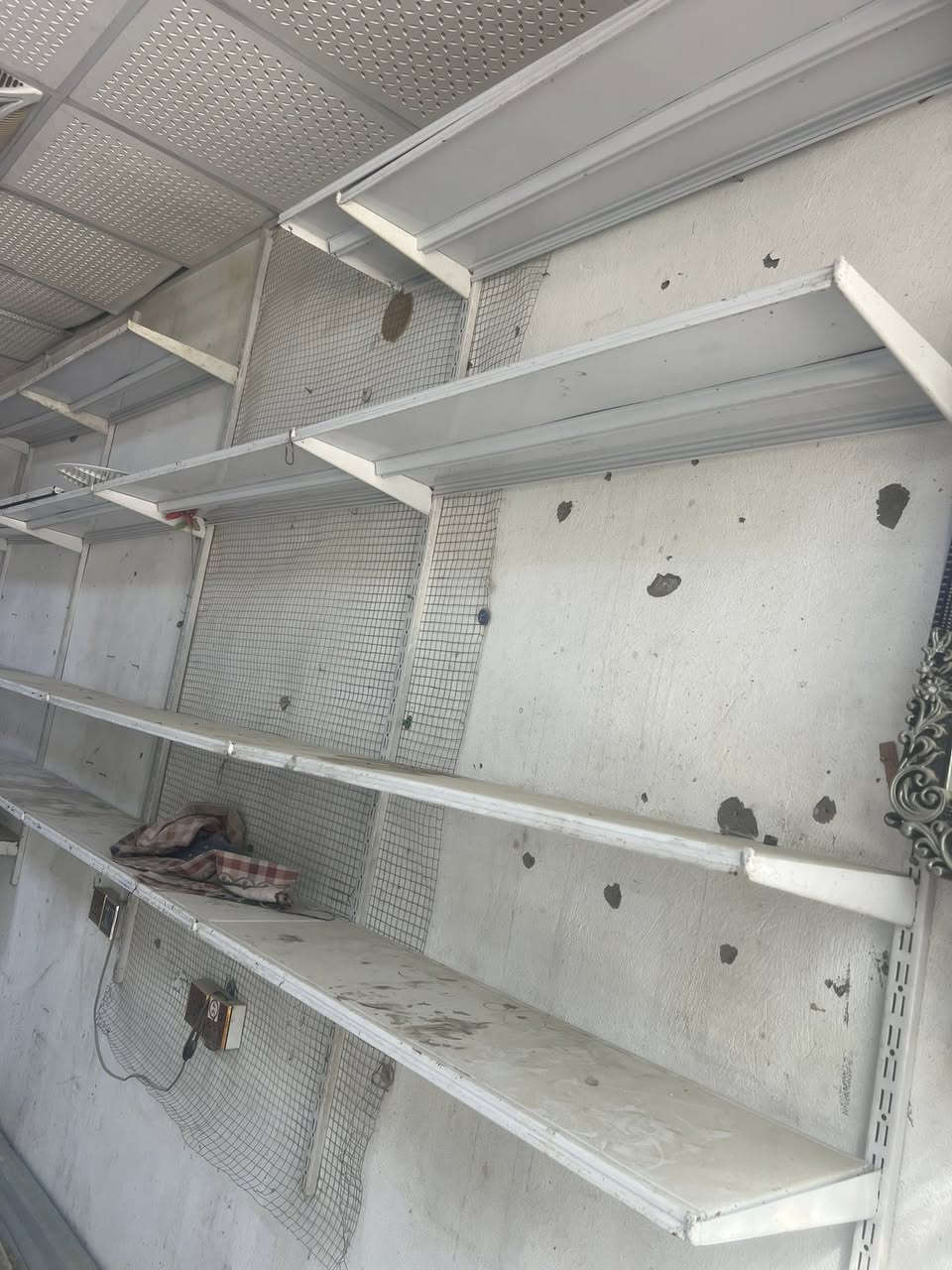 سلام عليكم شباب من رخصه المدير جايم خانه سلايت ورفوف وسقف ثانوي للبيع كلش نضيفات ***********
