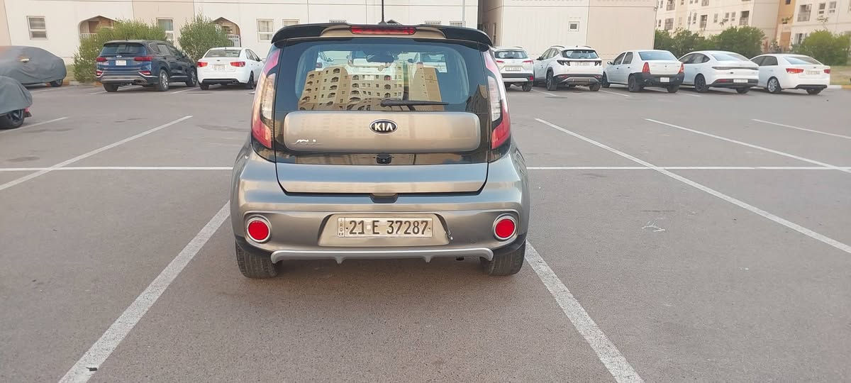 السلام عليكم من رخصة الاخ الادمن المحترم 
للبيع كيا سول موديل ٢٠١٩ رقم سليمانية بأسمي تحويل مباشر 
السيارة وارد امريكي ضررها بأمريكا كسر بالدعامية الامامية وشوية بحافة البنيد بدون ايرباك البنيد مبدل نفس اللون بالعراق صار بيها حادث اتبدل باب السايق والجاملغ الايسر الامامي وانصبغ رش فقط بدون معجون والقطع الي انشدت اصلية مال تفصيخ وليس تجاري
كير ومحرك خير من الله وعليها ادامة كاملة تبديل حجر بيئة ضمان سنتين وتنظيف غرفة احتراق تبريد تدفئة بحالة جيدة وكذلك صدر السيارة جاهز من جميع النواحي 
  المرغوب AT كير GDI محرك 2000
شاشة وسطية كبيرة 
 (Sport-Eco-Normal)ثلاث انظمة قيادة 
عداد المسافة ١٦٢ الف ميل 
$السعر المطلوب 11500 
يعني ١١٥ ورقة وبيها مجال للطيبين
السيارة حلوة وجاهزة وترايها وين ما تحب
مكان السيارة بغداد مجمع بسماية السكني 
للاستفسار الاتصال على الرقم 
*********** المدائن, بابل
