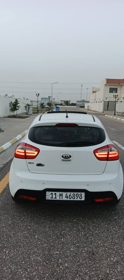 السلام عليكم ورحمه الله
كيا ريو 2014 فوووول مواصفات ١/١
رقم بغداد انكليزي سنويه لل2030 والهزة جديدة باسم أبونا 
مكفول كفالة عام فقط باب خلفي صبغ 
ماشيه 133 حقيقي 
المواصفات:
فتحة سلايت+حساس خلفي+مري شفط+بك لايت ليد +لد نهاري+كشاف زنون+مانع انزلاق+تحكم ستيرن جهتين+حاكية +جرس بال120+دواخل بيجي +نضام اقتصاد الوقود +سويجات شخاطة عدد 2 +تحكم في الايت +اشاره في المري+لايت اوتو

مكينه 1600 دوش قطرتين المرغوب ومكفوله 
كير ٤ AT المرغوب 
تدفئة تبريد ثلج 
تخم تواير جدد 
السيارة بشكل عام ولا برغي نقص 
السعر 97 وبالعافية على صاحب النصيب 
‏‪***********‬‏
مكانه بالديوانية
