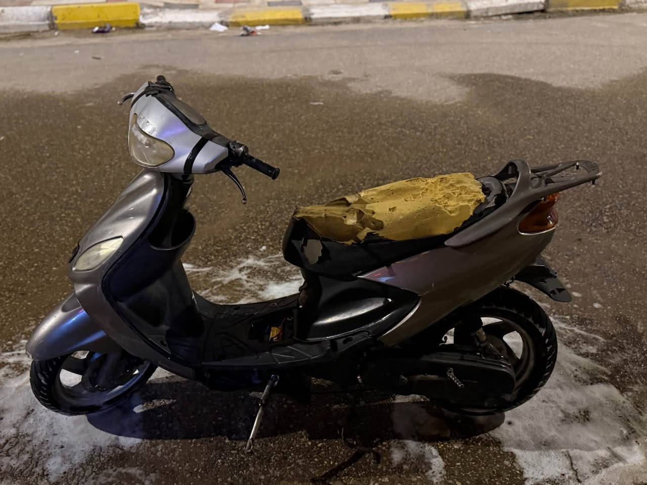 دراجه اكزز ما مفتوحه ابيع مفتوحه كلشي شغال بيها بس السلف ميشتغل السعر ٥٥٠ 
رقم الهاتف 
*********** ناصرية, ذي قار
