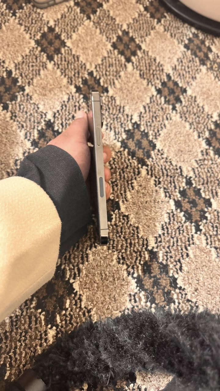 سلام عليكم.                                                                   13ايفون بطاريه81.                                               السعر680وبه مجال.                                                      الشراي يتصل عرقم   ‭0784 015 1411‬
