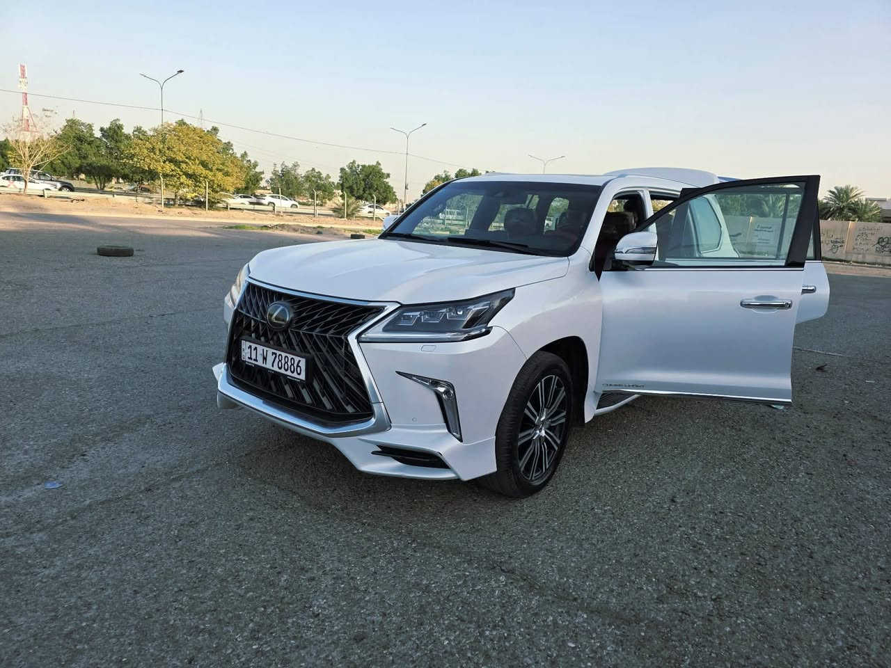 ليكزز LX 570 موديل2018 فول مواصفات داخل ماروني سياره تحفه ماشاالله هيبة بالشارع بدون بارد  ,
بدون ضربة 
سياره رمل مابيه  ،باقيه سياره كلها بشرط
سياره بل بل كارتون  ماشاالله

ماشيه (٧٦) الف كيلو حقيقي بشرت  

💎 ســعــر 630وبيه مجال  ::  

فول فول مواصفات
بصمه ، الانزيلاق ، شغال ، كشن جلد و هيتر
راس ديفيدي ، كاميرات ,ثلاجه , زينون ، جلد جاف تدفئيه شفط ، التبريد خزينه ،نظام ايكو ،سبورت ، حساسيه الديك الموخره ،مرايات ، الفتحه ، باب خلفي جك ، رادار امامي  
محرك كير  بشرط مامفتوح
سياره حيل نظيفه كلشي علي بلاد لوك
 السنويه بشرط تحويل و 
سياره مابيها دينار مصرف كامل من كل نواحي
نظافه 100 ٪؜ كامل بدون نقص  سياره اي نقص مابيها   
مكان السياره بغداد الكرخ 
الهاتف
***********
