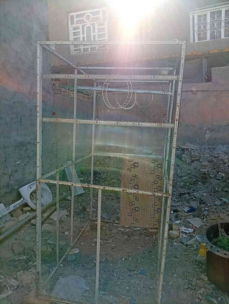 قفص للبيع...ارتفاع 1.5م..عرض 2م ... نزال 1م...قيم بمرضات الله موجود واتساب وفيس
***********
