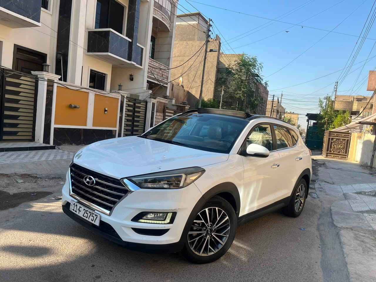يالله 
السلام عليكم
 هونداي توسان خليجي2019
كوري اصلي  فول1/1.  اعلى شي 
       مكفوله من تبديل والصبغ 
ماشية 97  حقيقي
المواصفات
محرك 2000 دوش 
خمسه ويل كب  
خمس عدسات+عالي ناصي زنون.  
كشافات لد حاجب نهاري 
بنوراما  على طول السيارة
لد امامي لد دوار عند المنعطفات
بصمه +دخول ذكي+ بصمه ابواب 
شاشه اندوريد فول موصفات 
كامرة خلفيه + اماميه
مقاعد كهرباء عدد 2
كشنات جلد 
السياره مدوشكه ارضيه جلد درجه اولى 
حساسات خلفيه 
تحكمات ستيرن جهتين
مري شفط+انارة
انضمة قيادة(ايكو .عادي.سبورت)
يدات نيكل +انارة
تبريد قطعتين
نضام ترحيب عند الاقترب  . 
4تايرات   جدد.             
دوسات علامه توكسات
السيارة باسمي رقم بغداد تحويل ثاني يوم
سونار مرفق بلصور 
يوجد تكشر على كد اربع اصابع في البنيد مصلحته حفاضاً ع البنيد 
 يوجد رصعه صغيره في الصندوق  
السياره دهن اصلي + بنازين محسن مكينه اكفلها منا لكوريا 
مكاني بغداد البياع 

رقم صاحب السيارة 
***********

🔴🔴السعر  205$
دفتران وبيها مجال 
والله يرزق الجميع
