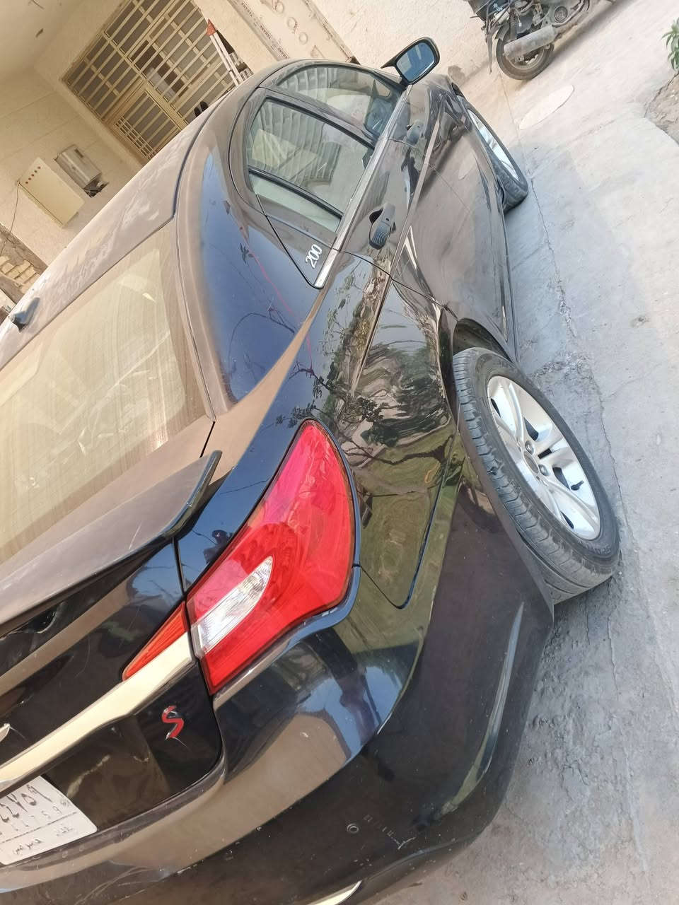كلايسر c200                              موديل 2011                              مكينه 3600                                بيهه طخه بل جاملغ الايمن وبيهه بارد جوه باب السايق الفريز مال تدفئه مليك تبريد شغال مكينه وكير سليمات صدر خلفي جديد قبل شهرين شاده والصدر الامامي تقريبن 80بل ميه السياره فتحه بيهه سنويه ماصاقطه بعدهه بيهه جراد بل قماره والبنيد السعر 80وبيهه مجال ***********
