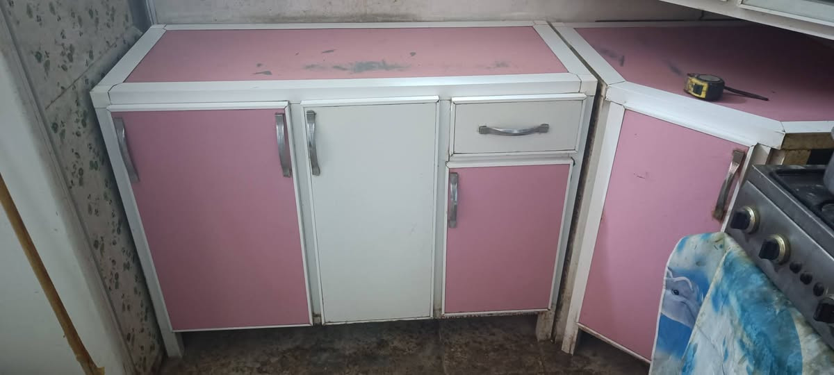 السلام عليكم
لبيع كاونتر المنيوم اربع قطع هوه والمعلق مالته 3 أمتار 
لبيع ثلاجه جبيره اخوه الجديده ما بيه كل ضرر 
المكان حله كريطعه قرب جامع كريطعه 
السعر خاص وتحياتي الكم 
 رقم تلفوني***********
