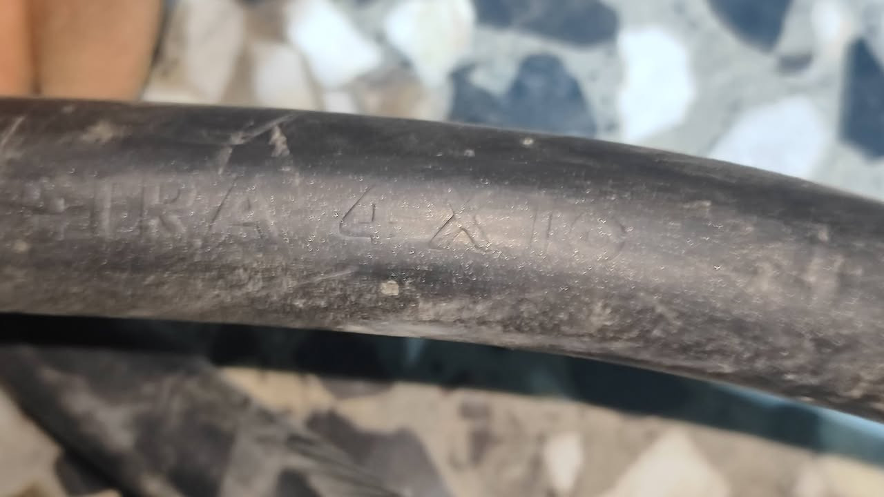 4*16.   8متر السعر 12 الف. كيبل مريكي.   حراري مال مولده


**إذا كنت صاحب هذا الإعلان وتريد حذفه لأي سبب، رجاءا أرسل رسالة إلى الدعم الفني**
