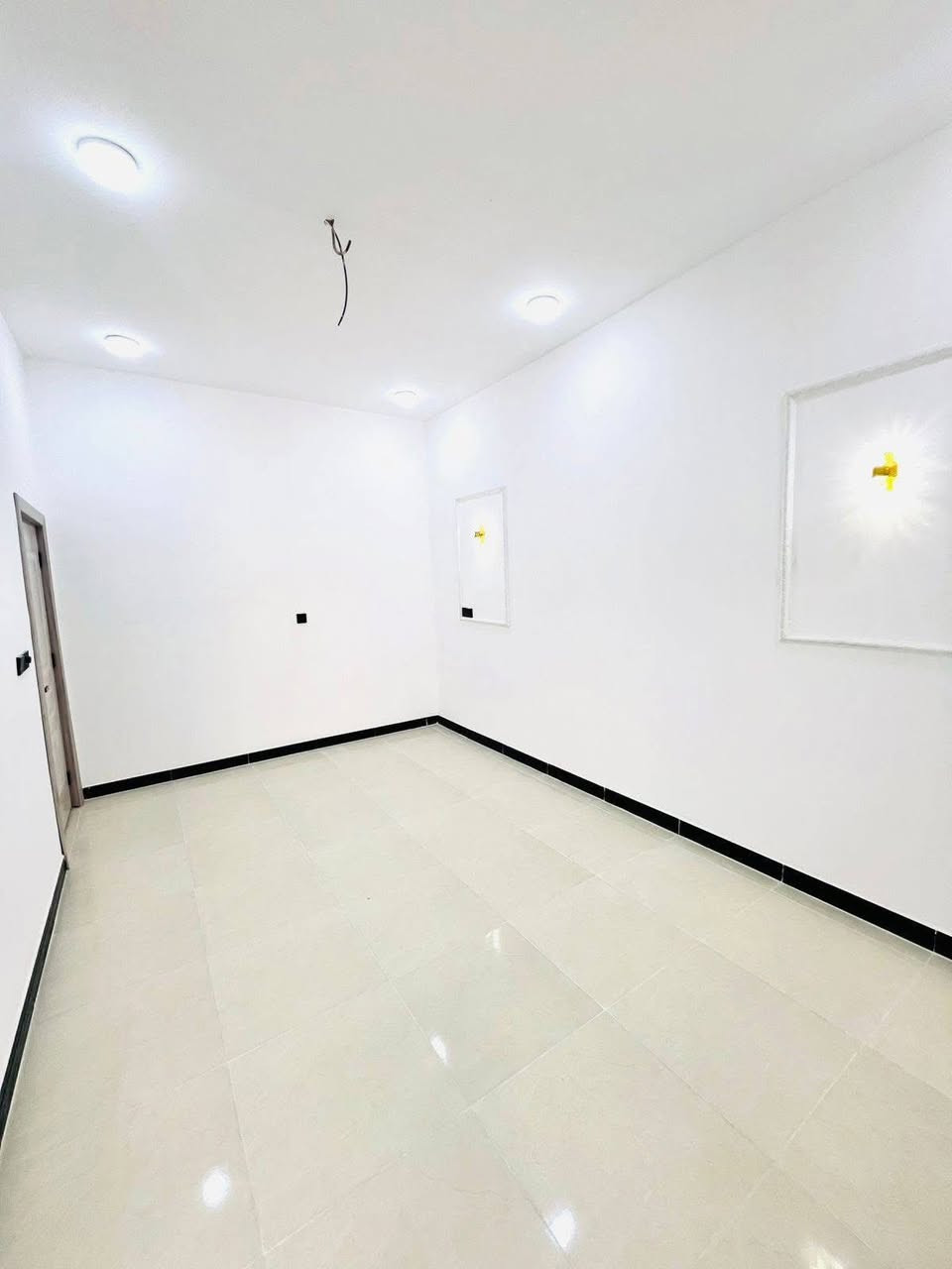 سلام عليكم 70 متر للبيع
طابو زراعي سند ٢٥ بيه إقرار محكمه 

يتكون من غرفه نوم 1

وصاله ومطبخ واستقبال 

وصحيات داخل وخارج 

البيت جديد بعده مامسكون 

بناء درجه أولى

مكانه حي ميسان شارع60 قرب سكله الكرعاوي 

الاستفسار 

***********

***********/واتساب
