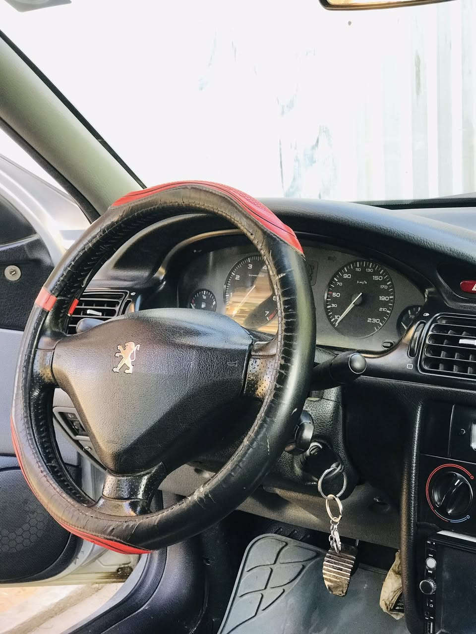 سلام عليكم للبيع بيجو 406كلهة بلاديه رقم بغداد كير ومحرك شرط السيارة مال بيت غرفتهة نضيفهة كامله مكمله ترهم مراوس هم  مكان السياره ديالى الاستفسار 
***********
