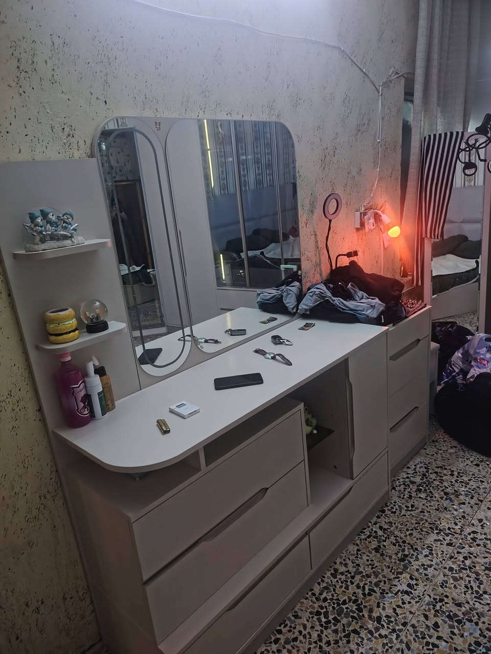 غرف النوم تركي 11قطع سعر 2500. وبيها مجال بسيط مكاني بغداد وهاذ رقمي 
***********

 جديده شخط ما بيها صارله عشر ايام من جبناها اتصل وتدلل
