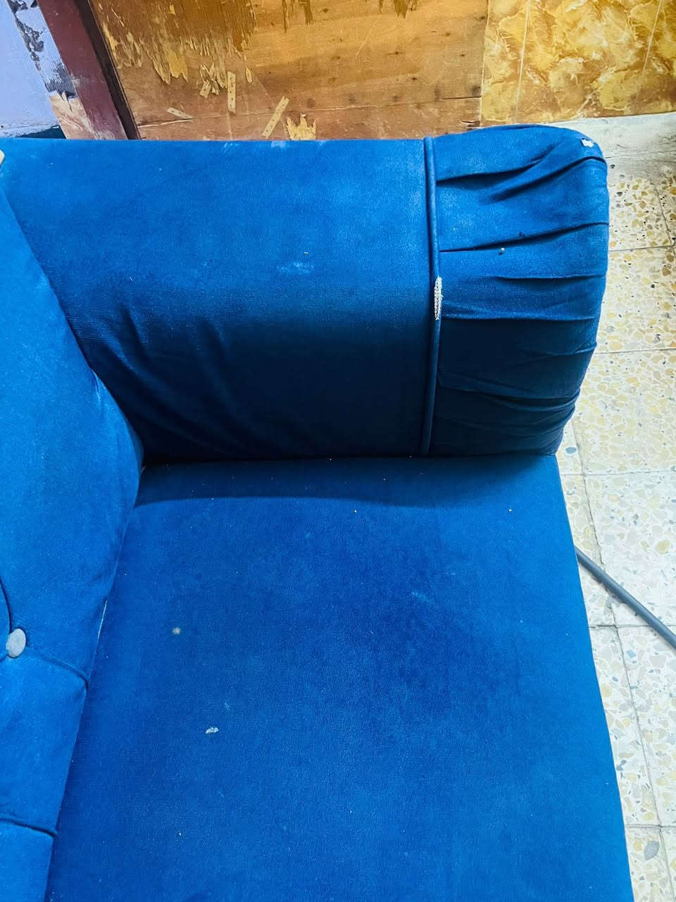 السلام عليكم تخم 10 مقعاد
فقط المقعد ابوتك يراد اله ترتيب مكسور المكان بغداد بلديات 
السعر 200 وبي مجال تفاصيل اكثر خاص 
***********
