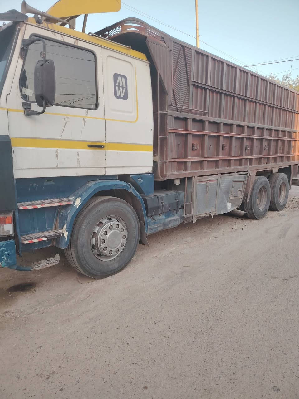 سلام عليكم سكانية للبيع سحال رقم انبار موديل 95حجم 143مكفولى شاصي مكفول بي باج بطن بلادي من لشركة تخم تاير سيارة جاهزة مكان. بغداد لجرف بسماية رقم تليفون ***********
