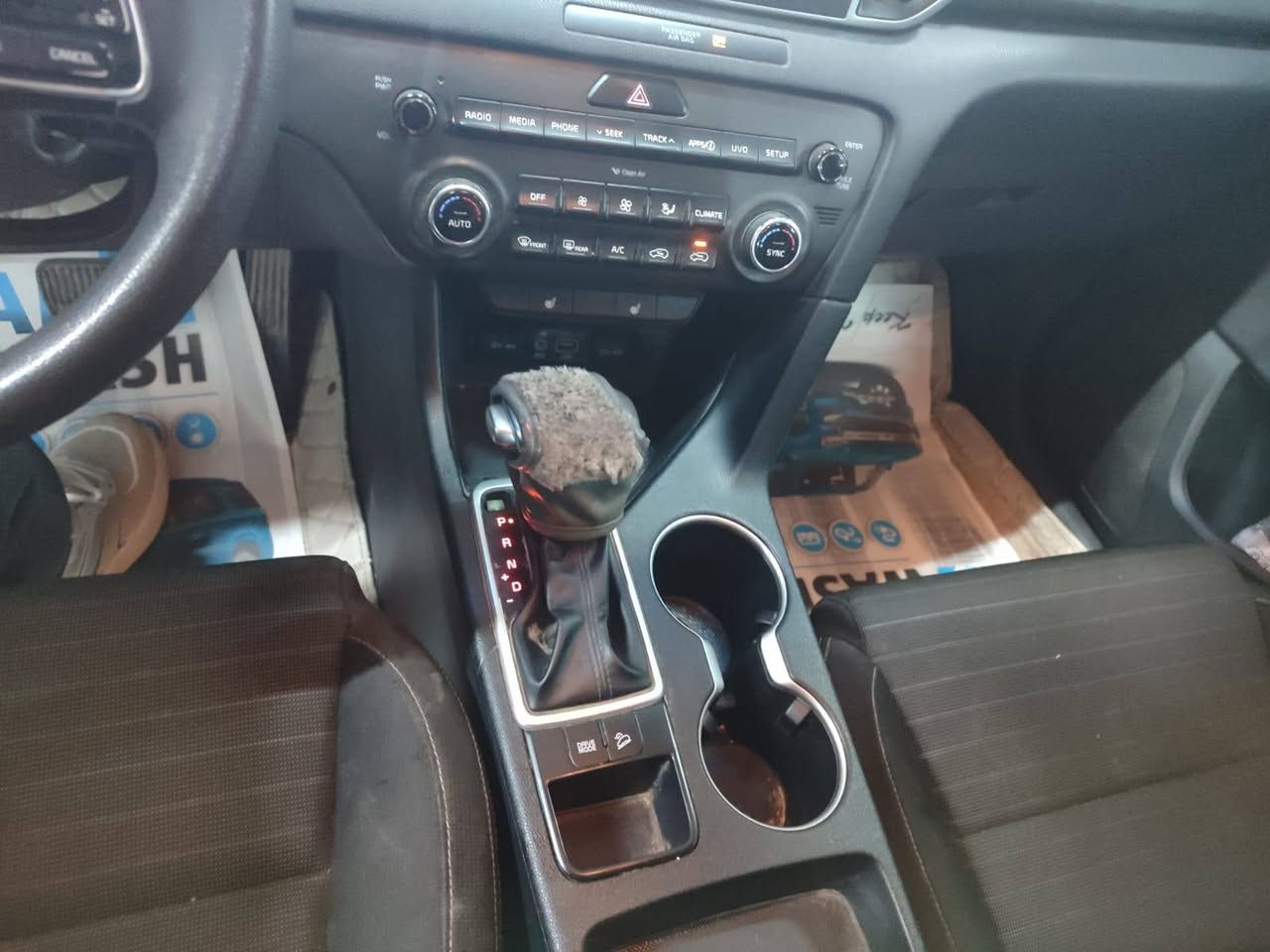سلام عليكم....
مكلف بالنشر سبورتج موديل 2018 امريكي مواصفات عاديه حادثه موضح بالمنشور ماشيه 101 مكينه مجفته تحويل ثاني السعر المطلوب 142...
للاستفسار على الرقم ***********
