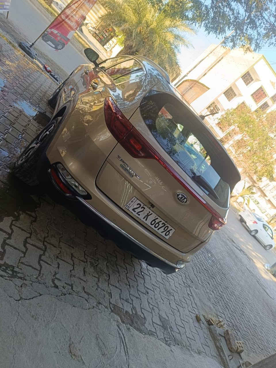 سلام عليكم
كيا سبورتج 2019 خليجي  
السياره بنيد بدون دواخل 
السياره جاهزه ع اخر حبايه
رقم اربيل ب اسمي اتريد وكاله اتريد تحويل اني حاضر 
مكينه 2000 دوش 
كير ع وضع الشركه 
شاشه 
حساسات 
لايت زنون 
داخل بيجي 
اشاير مري 
تحكم فول 
وبعد بيها اهواي مواصفات 
السعر 177 وبيها مجال 
غير متواجد ع فيس 
مكان سياره بغداد 
***********
