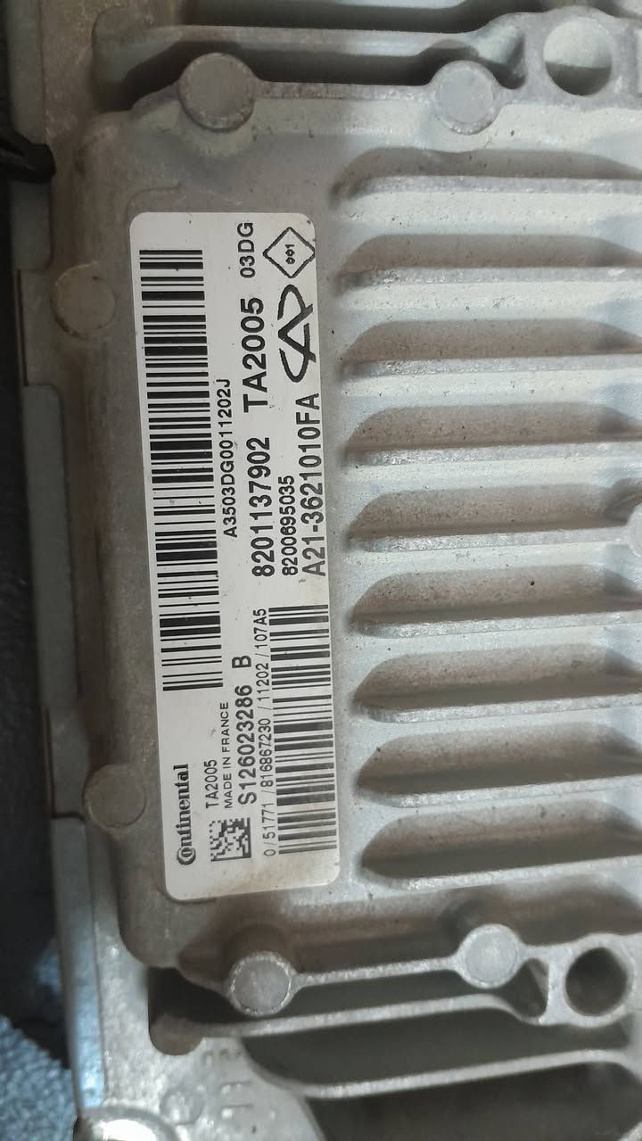 يوجد عقل محرك ٢٠٠٠ مع ظفيرة
ويوجد عقل كير ميكانيكي مع الظفيرة 
ويوجد تفرعات محرك 
***********
