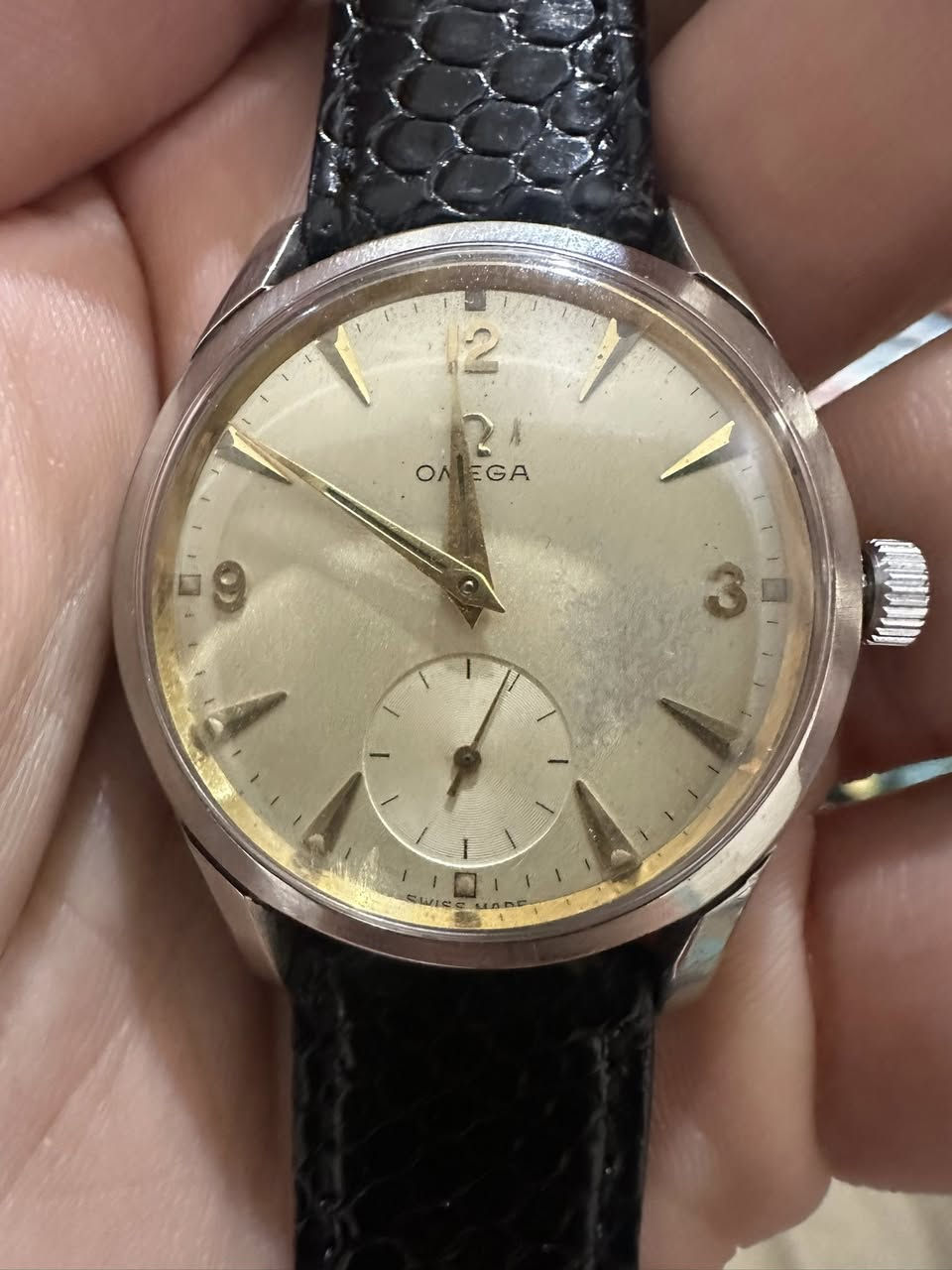 السلام عليكم اومكا ١٩٥٠ قطر٣٧
قطر ٣٧ 
تكويك
سنتر ثواني منفصل
دكمة مستبدلة بك اصلي 

ماكنة مميزة. 
٤٢٥$ 
***********
