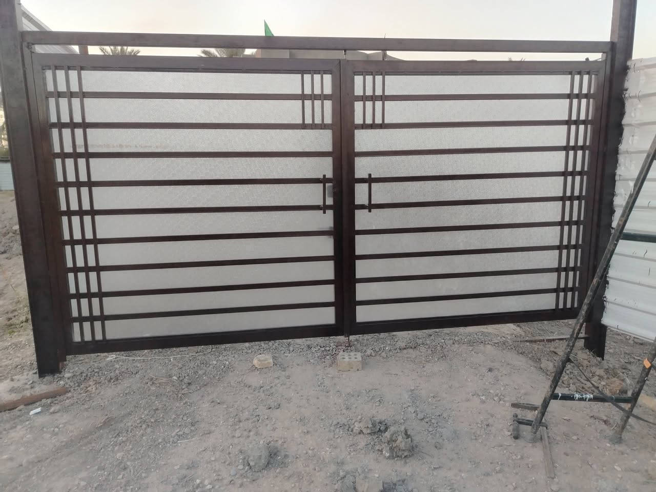 حداد متنقل الرزق ع الله ***********
