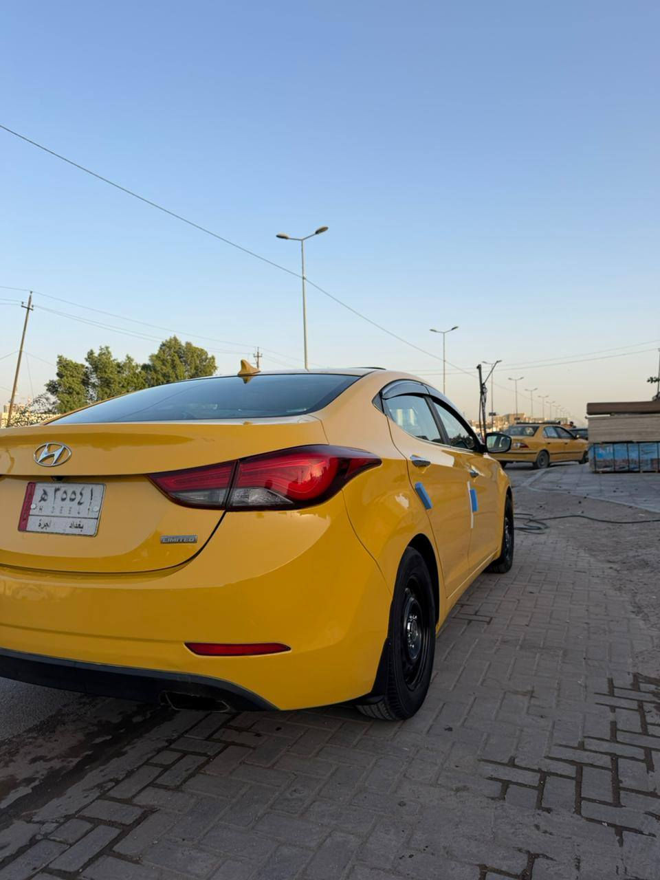 سلام عليكم النترا موديل 2015 فول مواصفات لمتت 1/1 شاشه كامره خلفييه تبريد ثلج كهربائيات كله شغاله وارد أمريكي كلين بدون حادث كير ومحرك مكفولات محرك 1800 سياره نضيفه وخير من الله تحويل ثاني يوم هيه غرمات مصفره مكان شهداء البياع قرب جامع الكبيسي الاتصال تخم تايرات جديد غرفته حلوه ***********السعر 105
