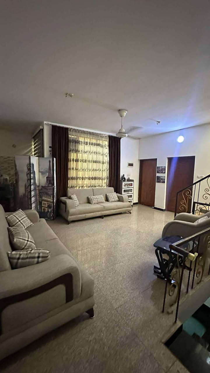 حي الاعلام العمداء 

طابقين بناء جديد ارضيه مرمر

طابق لاول

صاله ومطبخ وحولي غرفت نوم خدمات 

طابق الثاني

 عدد الغرف 3نوم وخدمات  

ملاحضه لبيت ينباع معه لااثاث سعر 460اوقابل للتفاوض

اتصال ع ارقام 

***********

***********متوفر واتساب
