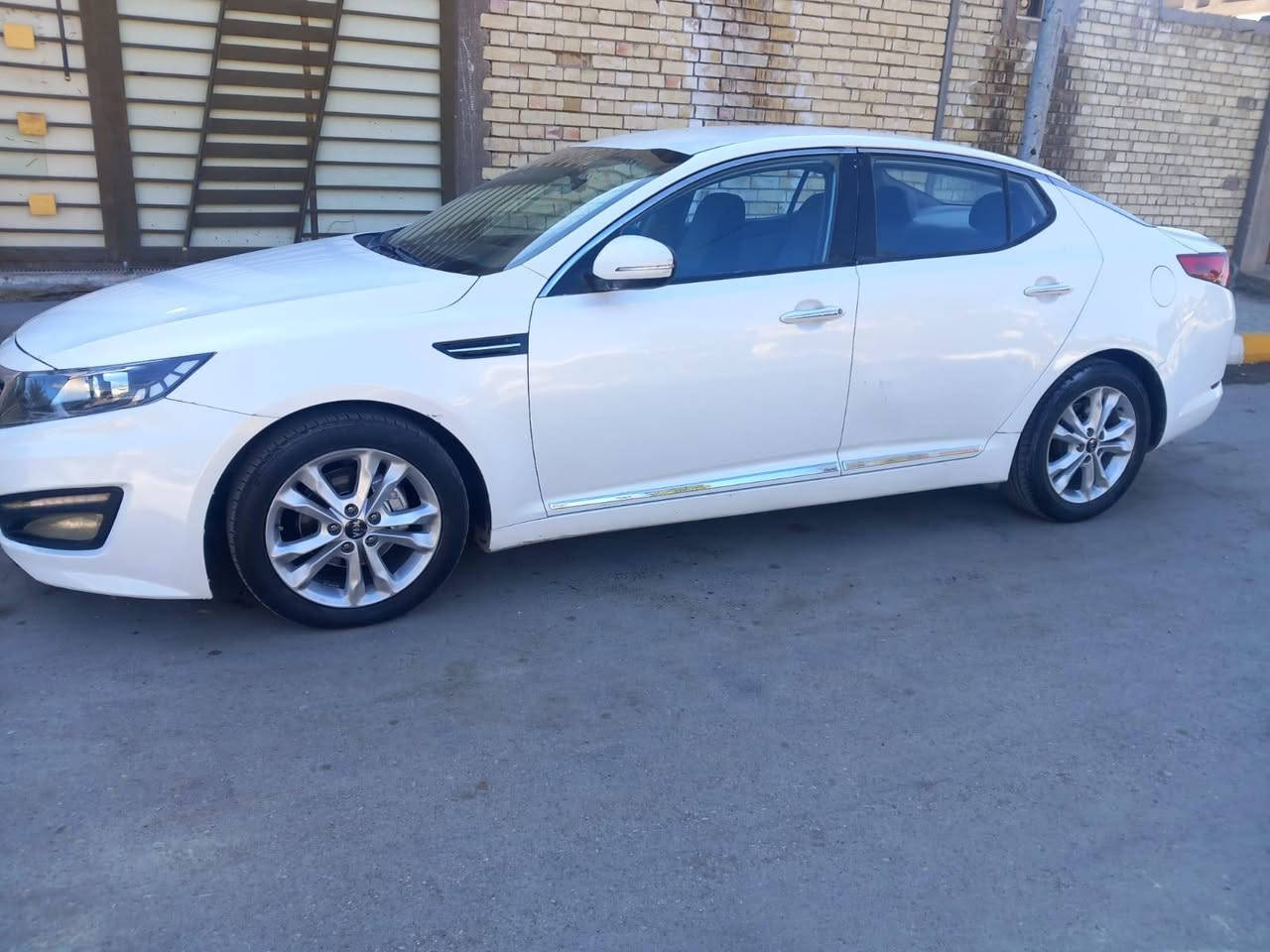 السلام عليكم
سياره اوبتماا للبيع خليجي
موديل ٢٠١٣ رقم بغداد
مواصفاته..
محرك 2000 دوش
تبريد قطعتين لمس داخل صاج
حساس خلفي،، لد أمامي،، يدات نيكل داخل وخارج،،، شفتات تحكمات ستيرن جهتين،، ويل ١٧،،سياره جاهزة من كلشي حداديه تخم تاير تبريد،،، صبغ جاملغ خلفي بدون ضرر داخلي أثر شخوط،،
السعر ١٢٧ وبيها مجال جداا بسيط،،
العنوان واسط نعمانيه 
موبايل ***********
***********
